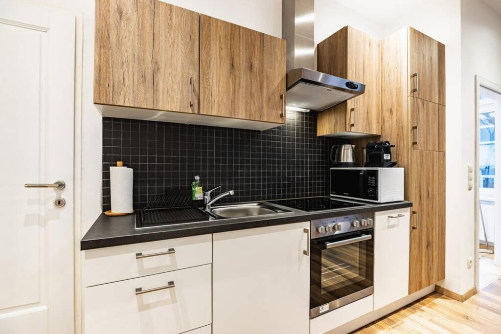 Modern Apartment Next To Subway Station Вена Экстерьер фото