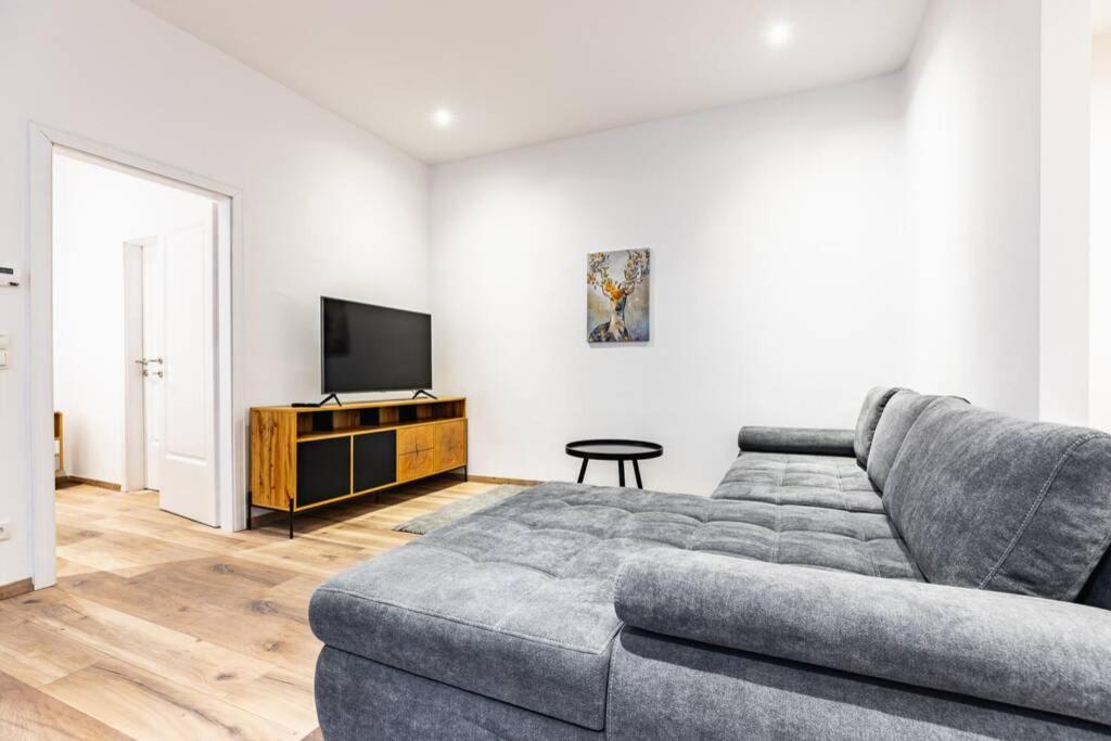 Modern Apartment Next To Subway Station Вена Экстерьер фото