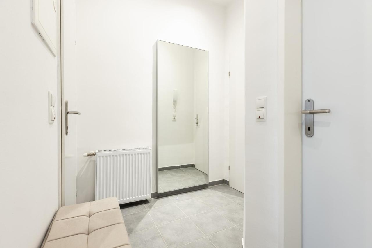 Modern Apartment Next To Subway Station Вена Экстерьер фото